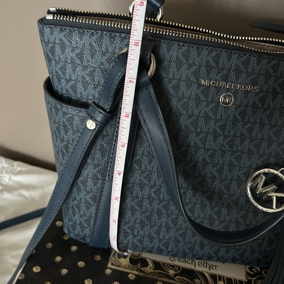 NEW MICHAEL KORS PURSE - Picture 4 of 15